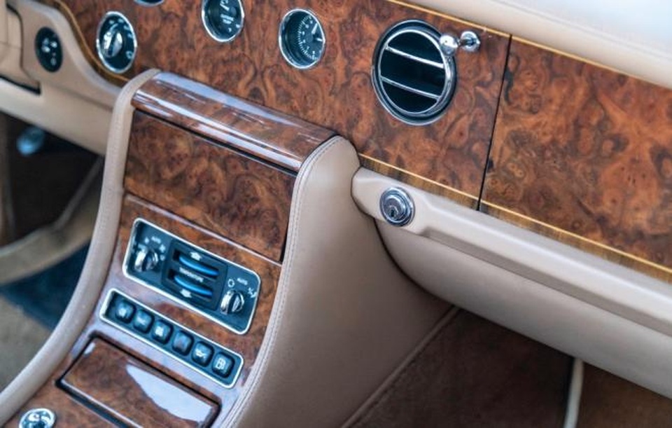 Mẫu Rolls-Royce bị áp phí trước bạ hơn 4 tỉ đồng tại Việt Nam có gì đặc biệt? - 17 Mẫu Rolls-Royce bị áp phí trước bạ hơn 4 tỉ đồng tại Việt Nam có gì đặc biệt? - 17