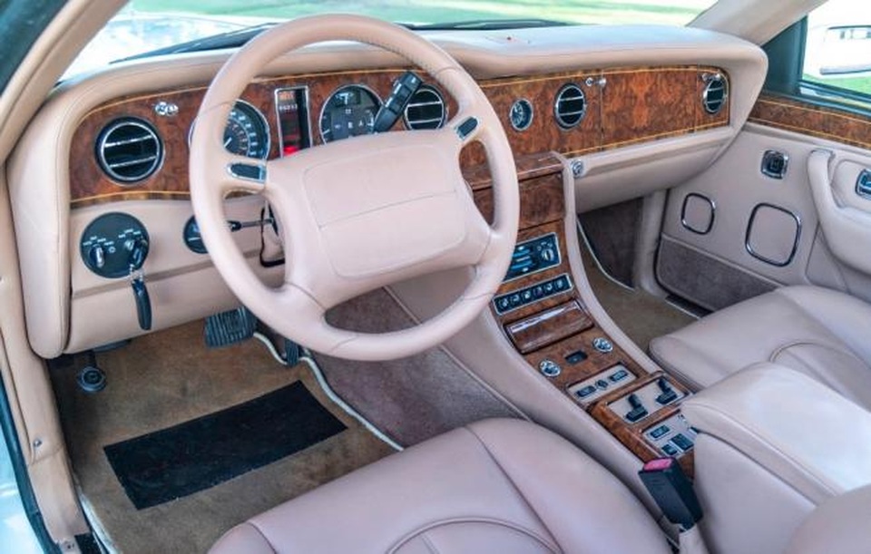 Mẫu Rolls-Royce bị áp phí trước bạ hơn 4 tỉ đồng tại Việt Nam có gì đặc biệt? - 19 Mẫu Rolls-Royce bị áp phí trước bạ hơn 4 tỉ đồng tại Việt Nam có gì đặc biệt? - 19