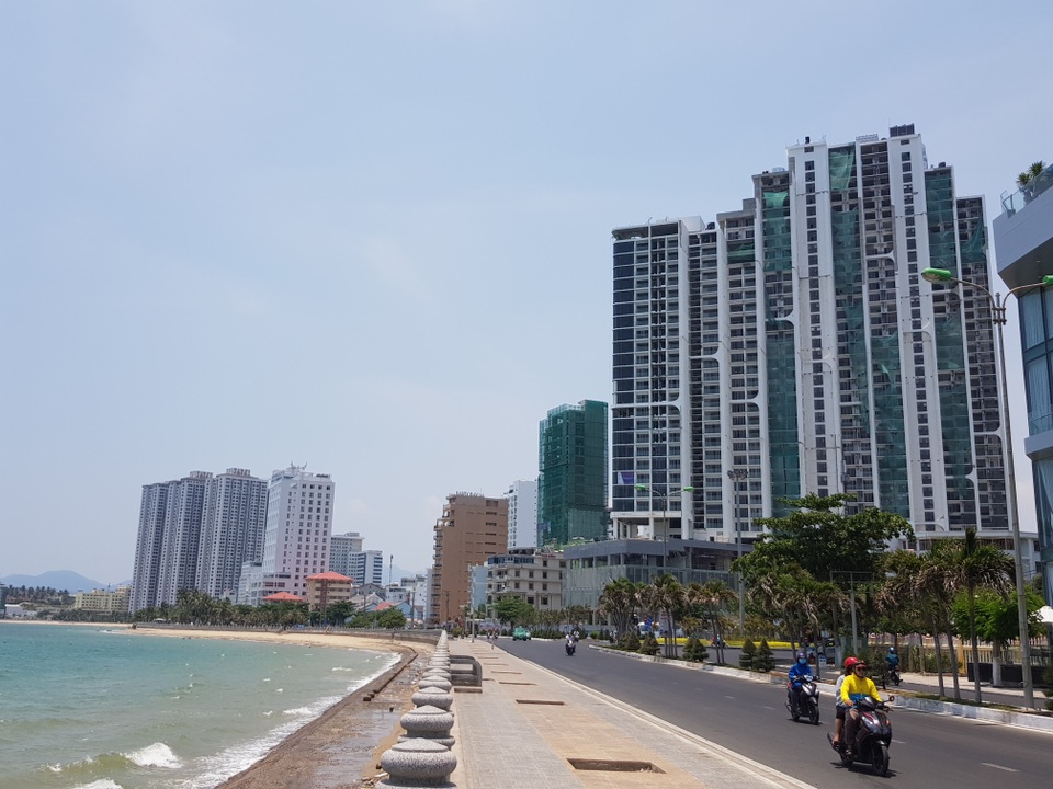 Chuyên gia kiến trúc lo ngại khi Nha Trang “dồn” hết cao ốc ra ven biển - 4 Chuyên gia kiến trúc lo ngại khi Nha Trang “dồn” hết cao ốc ra ven biển - 4
