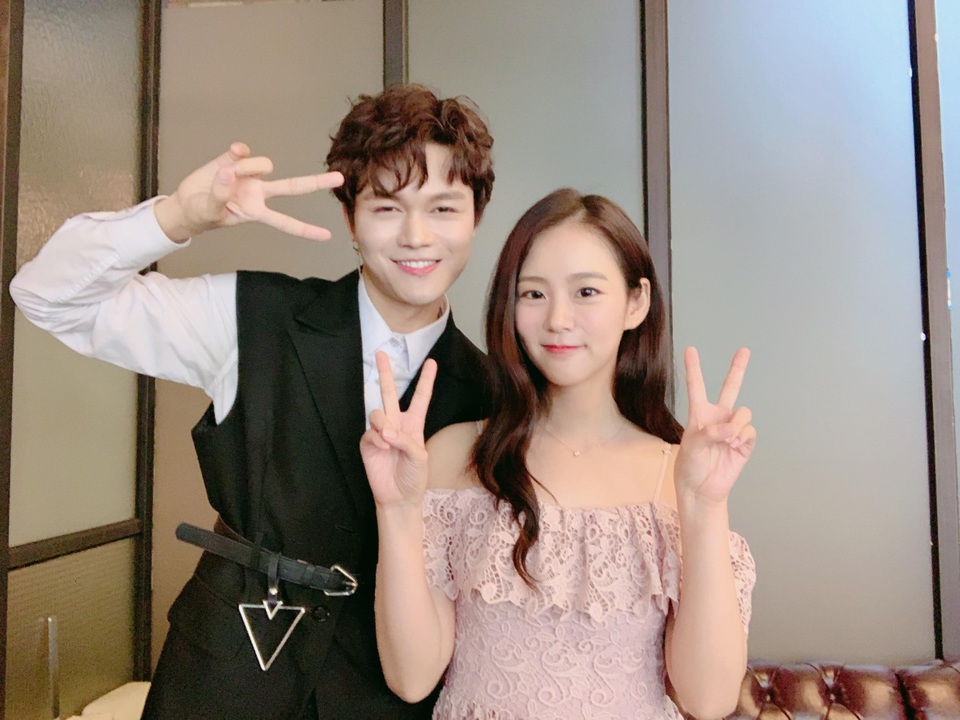 Tham dự Chung kết Produce X 101, Cường Jin chụp ảnh thân thiết với cựu thành viên KARA - 2 Tham dự Chung kết Produce X 101, Cường Jin chụp ảnh thân thiết với cựu thành viên KARA - 2