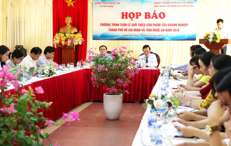 200 gian hàng của TP HCM được trưng bày trong tuần lễ giới thiệu sản phẩm tại Nghệ An - 2 200 gian hàng của TP HCM được trưng bày trong tuần lễ giới thiệu sản phẩm tại Nghệ An - 2