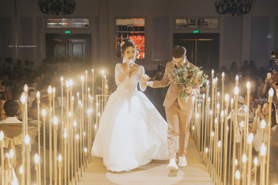 Đám cưới ngập trong vàng, tiền của đạo diễn chuyển giới và Á quân “Solo cùng Bolero” - 14 Đám cưới ngập trong vàng, tiền của đạo diễn chuyển giới và Á quân “Solo cùng Bolero” - 14