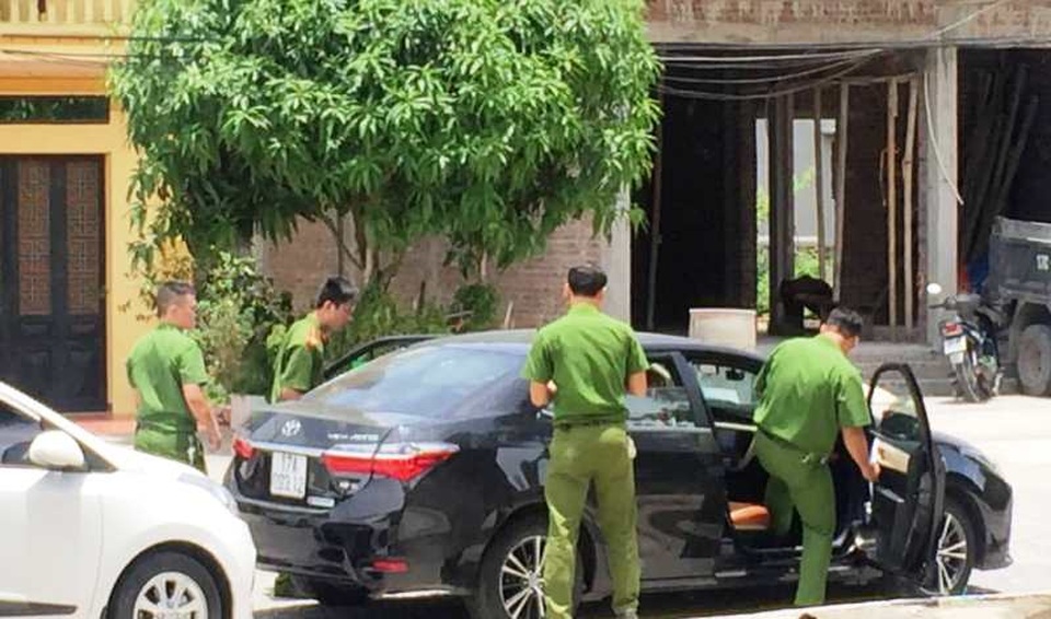 Hai cháu bé bị bố đánh qua cơn nguy kịch - 1 Hai cháu bé bị bố đánh qua cơn nguy kịch - 1