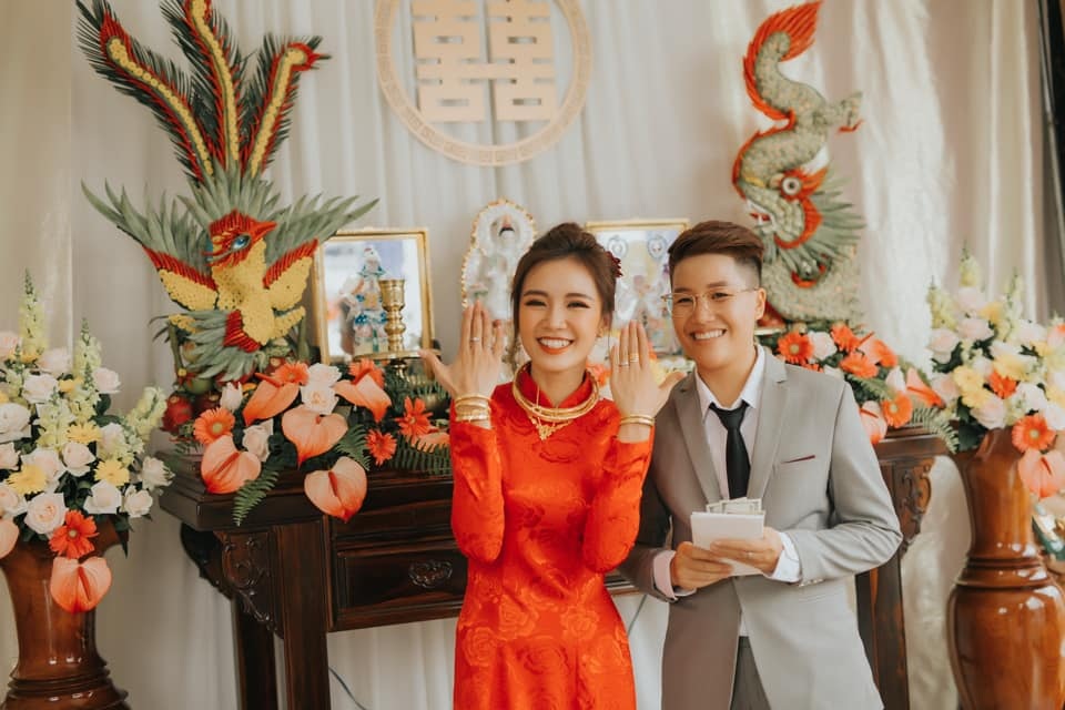 Đám cưới ngập trong vàng, tiền của đạo diễn chuyển giới và Á quân “Solo cùng Bolero” - 1 Đám cưới ngập trong vàng, tiền của đạo diễn chuyển giới và Á quân “Solo cùng Bolero” - 1