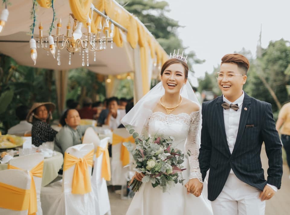 Đám cưới ngập trong vàng, tiền của đạo diễn chuyển giới và Á quân “Solo cùng Bolero” - 6 Đám cưới ngập trong vàng, tiền của đạo diễn chuyển giới và Á quân “Solo cùng Bolero” - 6