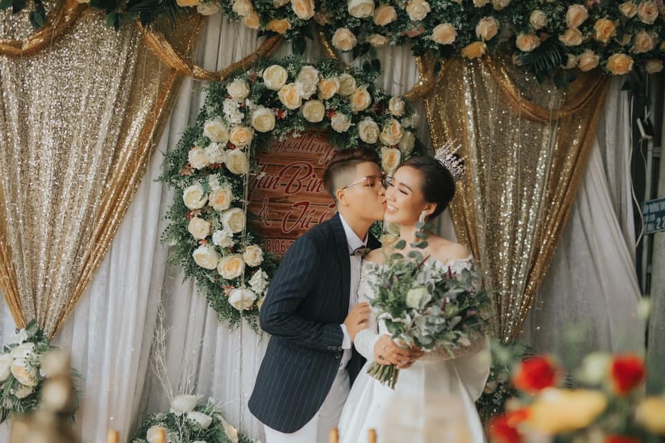 Đám cưới ngập trong vàng, tiền của đạo diễn chuyển giới và Á quân “Solo cùng Bolero” - 7 Đám cưới ngập trong vàng, tiền của đạo diễn chuyển giới và Á quân “Solo cùng Bolero” - 7
