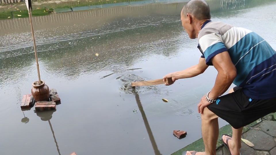 Người dân khốn khổ vì đoạn phố ngập nước cống ở Hà Nội - 8 Người dân khốn khổ vì đoạn phố ngập nước cống ở Hà Nội - 8