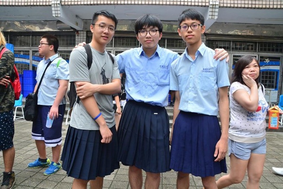 Nam sinh trung học ở Đài Loan được phép mặc… váy đi học | Báo Dân trí