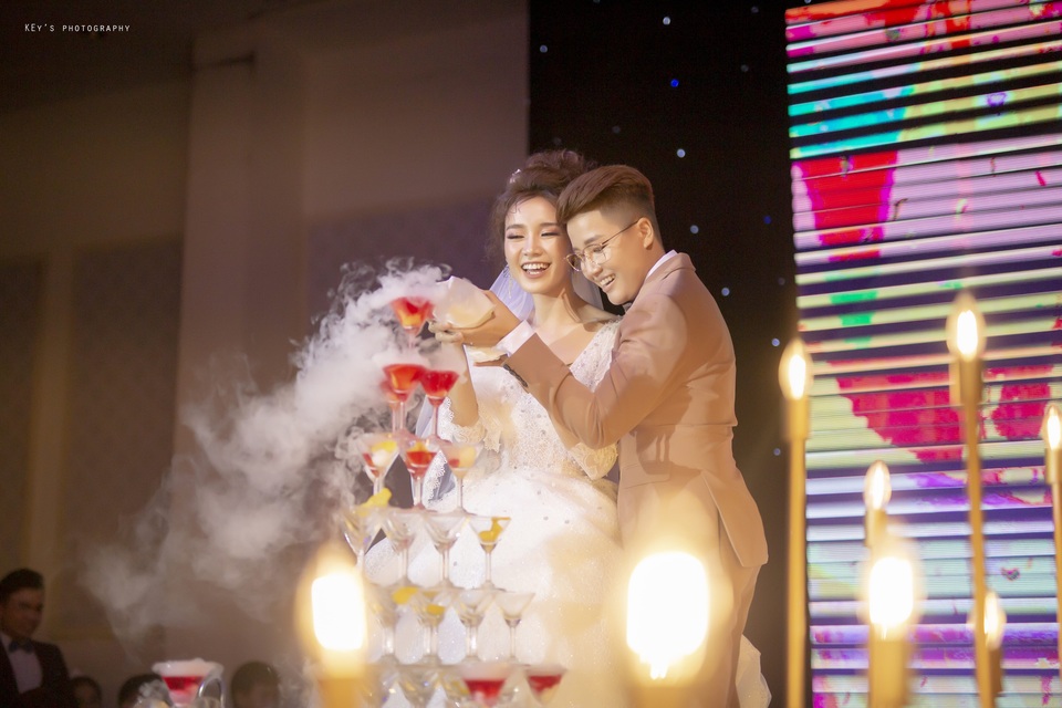 Đám cưới ngập trong vàng, tiền của đạo diễn chuyển giới và Á quân “Solo cùng Bolero” - 17 Đám cưới ngập trong vàng, tiền của đạo diễn chuyển giới và Á quân “Solo cùng Bolero” - 17