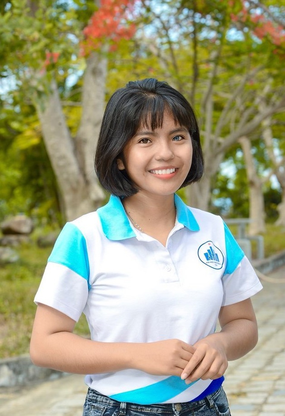 Nữ sinh có đôi mắt hai màu chọn học Cao đẳng dù đủ điểm vào ĐH - 3 Nữ sinh có đôi mắt hai màu chọn học Cao đẳng dù đủ điểm vào ĐH - 3