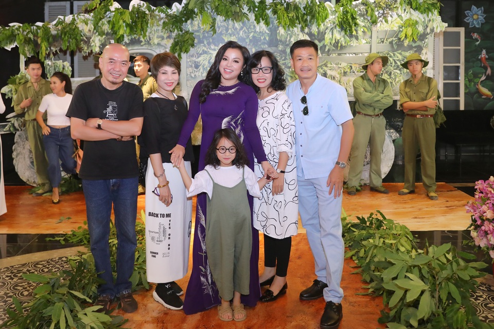 Lặng người trước MV tri ân các anh hùng liệt sỹ của NSƯT Tố Nga - 2 Lặng người trước MV tri ân các anh hùng liệt sỹ của NSƯT Tố Nga - 2