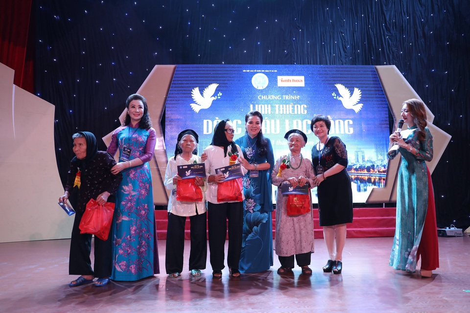 “Linh thiêng dòng máu Lạc Hồng” tri ân Ngày thương binh liệt sỹ - 3 “Linh thiêng dòng máu Lạc Hồng” tri ân Ngày thương binh liệt sỹ - 3