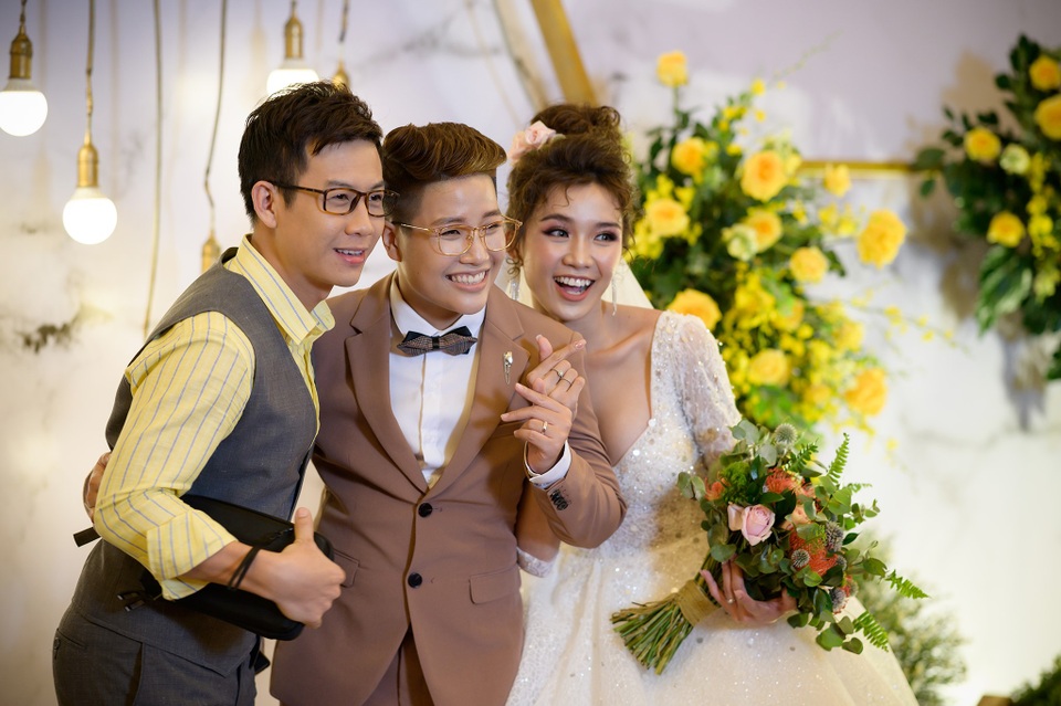 Đám cưới ngập trong vàng, tiền của đạo diễn chuyển giới và Á quân “Solo cùng Bolero” - 12 Đám cưới ngập trong vàng, tiền của đạo diễn chuyển giới và Á quân “Solo cùng Bolero” - 12