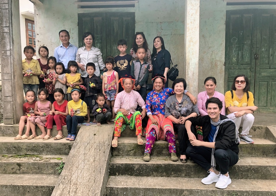 Vũ Mạnh Cường xúc động trước niềm vui có bò mới của bà con Hà Giang - 2 Vũ Mạnh Cường xúc động trước niềm vui có bò mới của bà con Hà Giang - 2