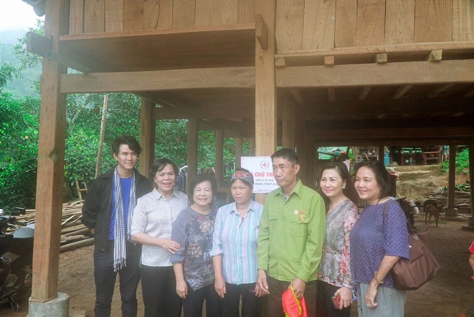 Vũ Mạnh Cường xúc động trước niềm vui có bò mới của bà con Hà Giang - 3 Vũ Mạnh Cường xúc động trước niềm vui có bò mới của bà con Hà Giang - 3