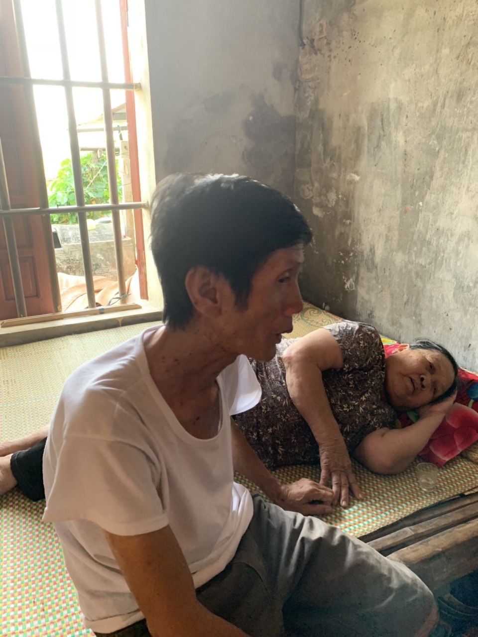 Nghẹn đắng cảnh ông bệnh tim chống gậy chăm bà ung thư - 9 Nghẹn đắng cảnh ông bệnh tim chống gậy chăm bà ung thư - 9