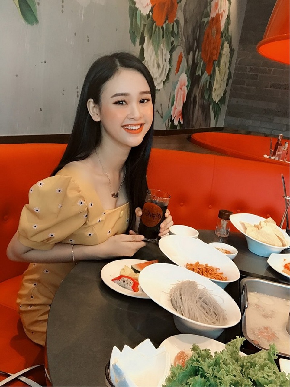 Á khôi sinh viên Việt Nam vừa xinh đẹp vừa học giỏi Văn - 8 Á khôi sinh viên Việt Nam vừa xinh đẹp vừa học giỏi Văn - 8