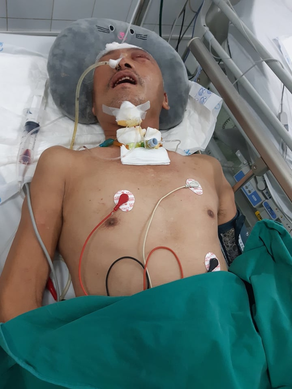 Trao hơn 40 triệu đồng tới gia đình có vợ ung thư, chồng chấn thương sọ não - 2 Trao hơn 40 triệu đồng tới gia đình có vợ ung thư, chồng chấn thương sọ não - 2