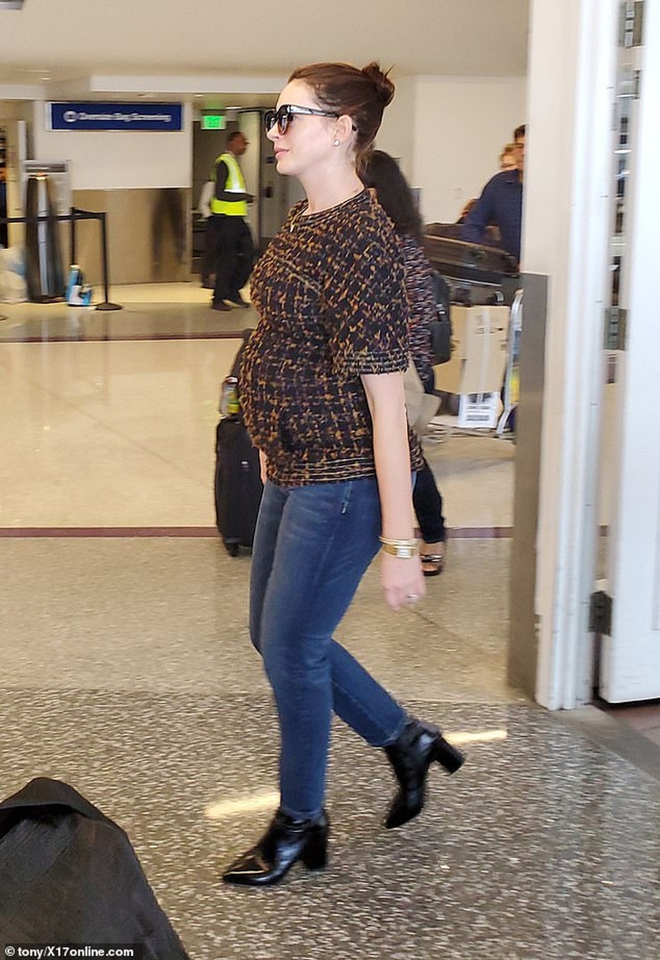 Anne Hathaway mang thai lần hai - 2 Anne Hathaway mang thai lần hai - 2