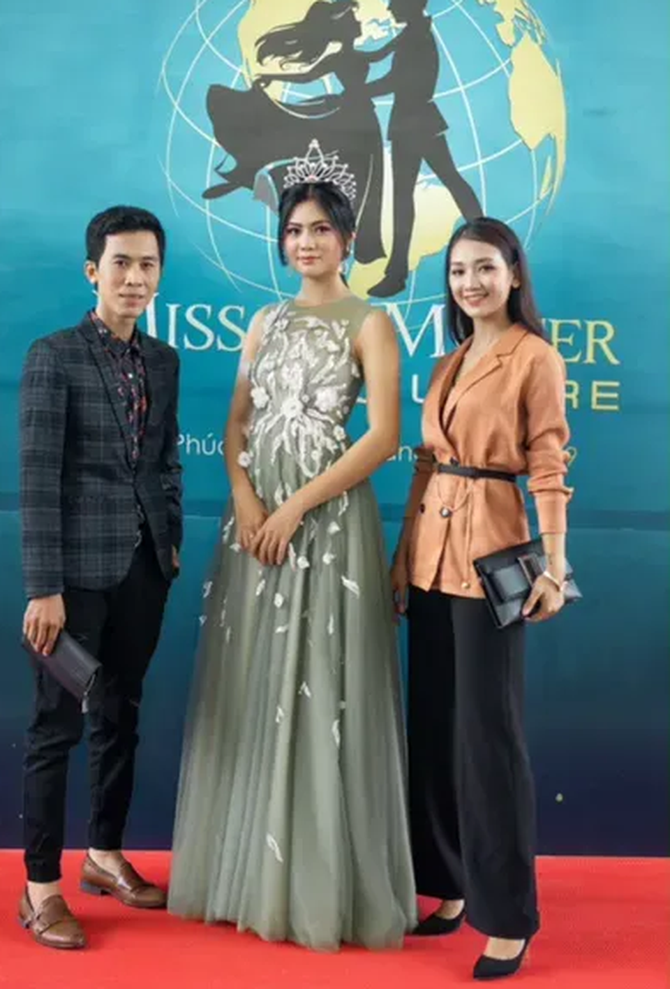 Vũ Hương Giang tiết lộ lí do “lặn mất tăm” sau khi nhận vương miện Hoa khôi - 1 Vũ Hương Giang tiết lộ lí do “lặn mất tăm” sau khi nhận vương miện Hoa khôi - 1