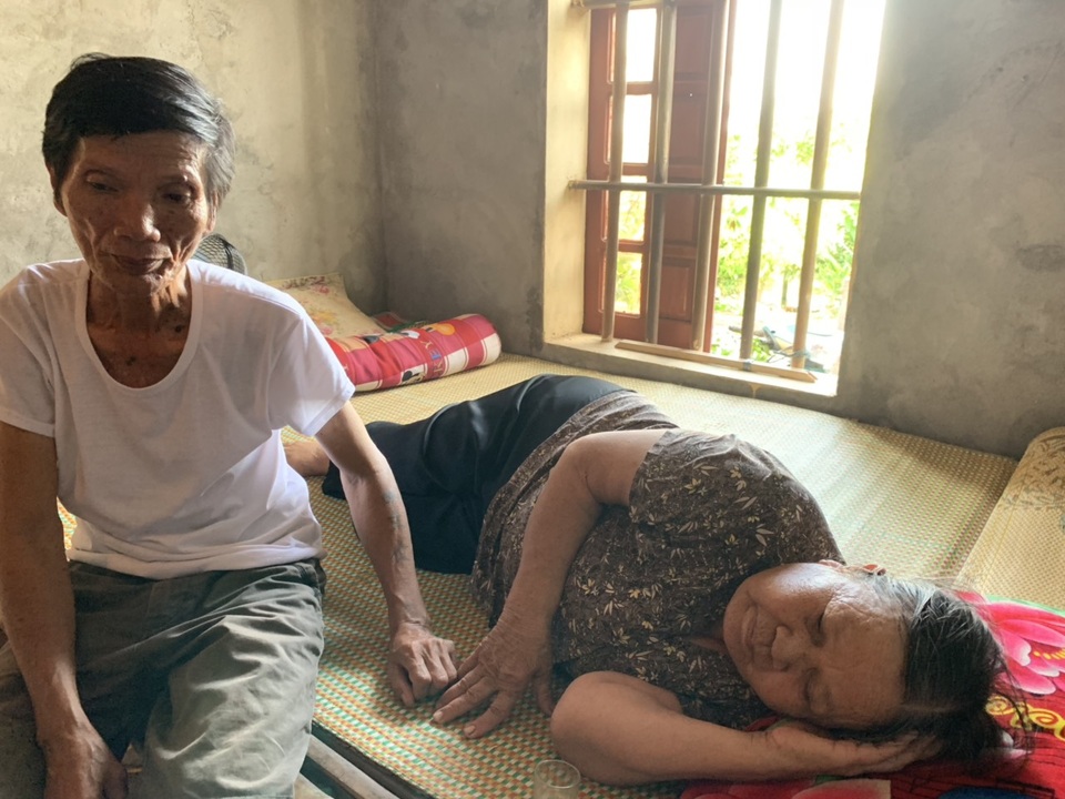 Nghẹn đắng cảnh ông bệnh tim chống gậy chăm bà ung thư - 8 Nghẹn đắng cảnh ông bệnh tim chống gậy chăm bà ung thư - 8