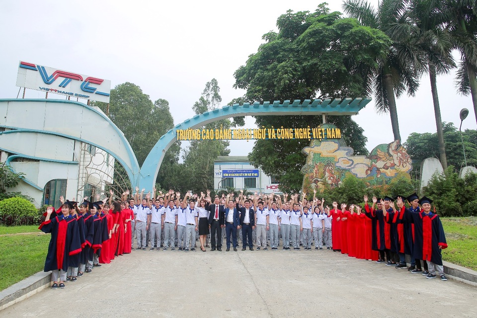 Trường cao đẳng Ngoại ngữ và Công nghệ Việt Nam tuyển sinh nhiều ngành hấp dẫn - 1 Trường cao đẳng Ngoại ngữ và Công nghệ Việt Nam tuyển sinh nhiều ngành hấp dẫn - 1