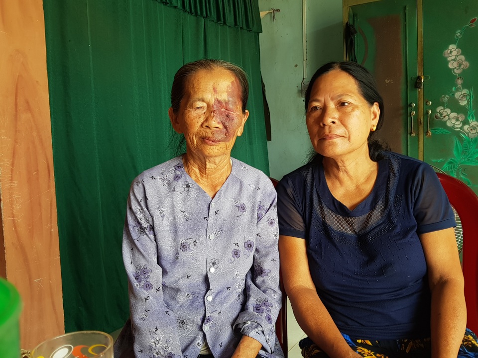 “Còn sống được ngày nào, tui sẽ chăm sóc mộ phần liệt sĩ chu đáo” - 5 “Còn sống được ngày nào, tui sẽ chăm sóc mộ phần liệt sĩ chu đáo” - 5
