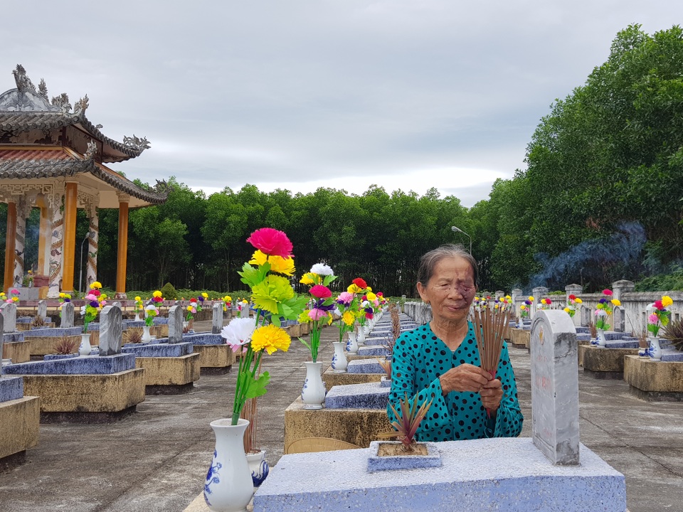 “Còn sống được ngày nào, tui sẽ chăm sóc mộ phần liệt sĩ chu đáo” - 1 “Còn sống được ngày nào, tui sẽ chăm sóc mộ phần liệt sĩ chu đáo” - 1