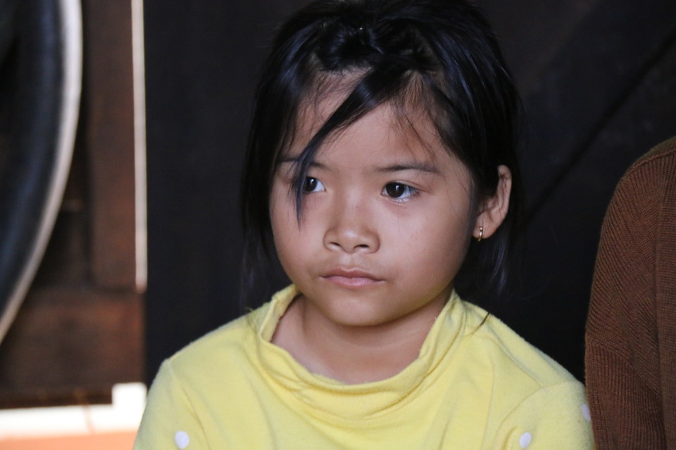 Xót xa bé gái  10 tuổi hai lần chịu cảnh mồ côi, bơ vơ như chim non không tổ - 1