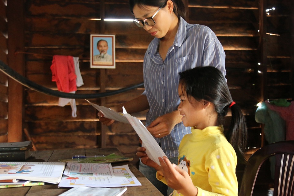 Xót xa bé gái  10 tuổi hai lần chịu cảnh mồ côi, bơ vơ như chim non không tổ - 7