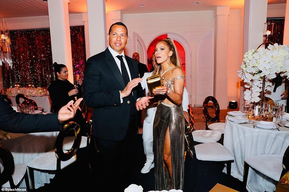 Jennifer Lopez mời 250 khách dự tiệc sinh nhật - 9 Jennifer Lopez mời 250 khách dự tiệc sinh nhật - 9