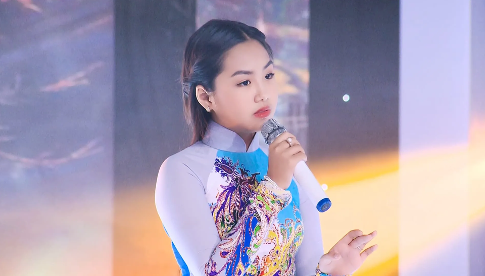 Thần đồng bolero 13 tuổi học giỏi, sở hữu ca khúc đạt 11 triệu lượt xem - 1 Thần đồng bolero 13 tuổi học giỏi, sở hữu ca khúc đạt 11 triệu lượt xem - 1