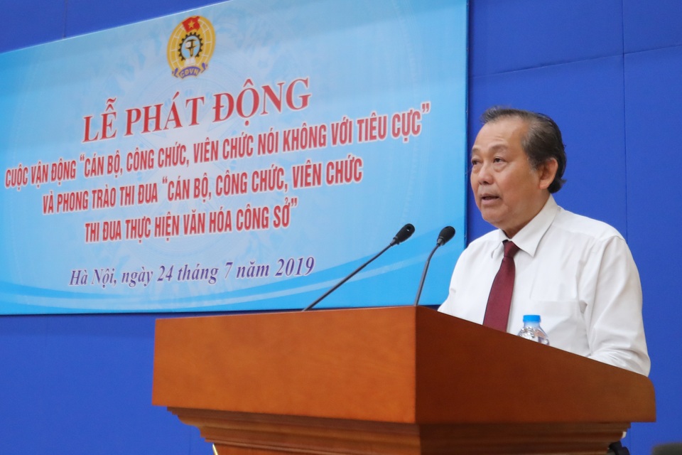 Phát động cuộc vận động nói không với tiêu cực trong cán bộ, công chức - 1 Phát động cuộc vận động nói không với tiêu cực trong cán bộ, công chức - 1
