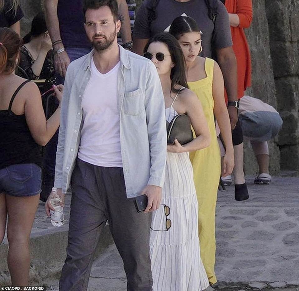 Tăng cân nhưng Selene Gomez vẫn được khen xinh đẹp! - 9