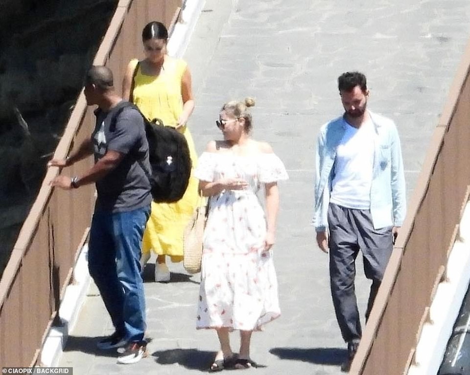 Tăng cân nhưng Selene Gomez vẫn được khen xinh đẹp! - 10