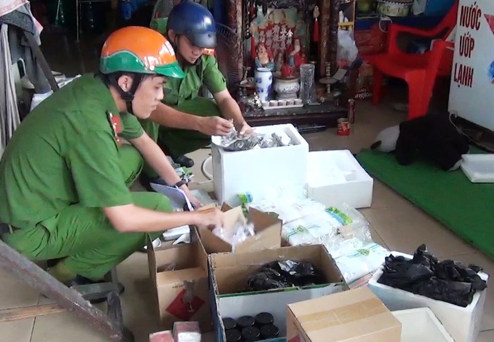 Bắt nghi can gần 70 tuổi thầu đề, buôn cả dụng cụ sử dụng ma túy đá - 1 Bắt nghi can gần 70 tuổi thầu đề, buôn cả dụng cụ sử dụng ma túy đá - 1