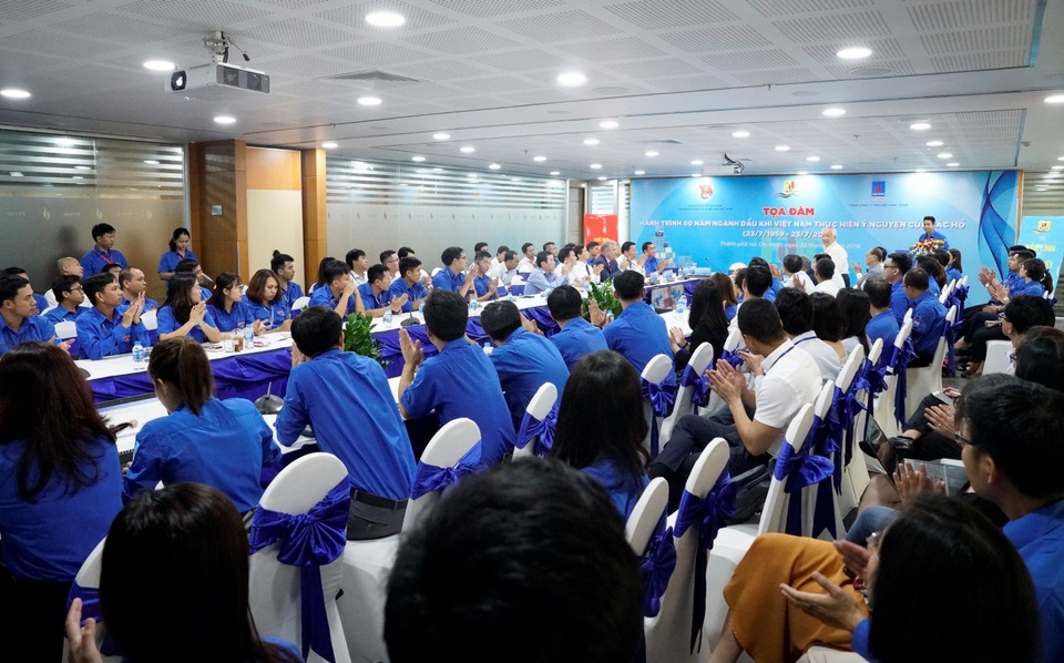 Tuổi trẻ Dầu khí tham gia tòa đàm tiếp bước thế hệ Những người đi tìm lửa anh hùng - 1 Tuổi trẻ Dầu khí tham gia tòa đàm tiếp bước thế hệ Những người đi tìm lửa anh hùng - 1