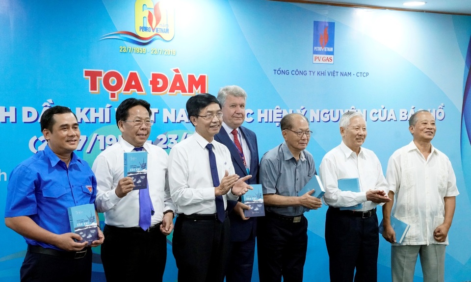Tuổi trẻ Dầu khí tham gia tòa đàm tiếp bước thế hệ Những người đi tìm lửa anh hùng - 4 Tuổi trẻ Dầu khí tham gia tòa đàm tiếp bước thế hệ Những người đi tìm lửa anh hùng - 4