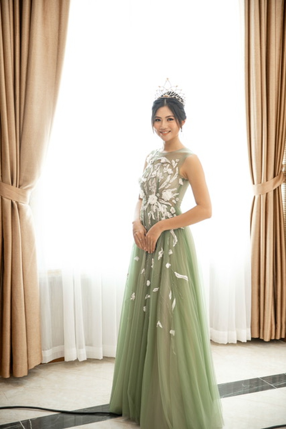 Vũ Hương Giang tiết lộ lí do “lặn mất tăm” sau khi nhận vương miện Hoa khôi - 5 Vũ Hương Giang tiết lộ lí do “lặn mất tăm” sau khi nhận vương miện Hoa khôi - 5