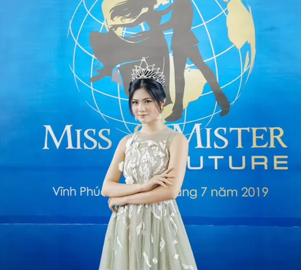 Vũ Hương Giang tiết lộ lí do “lặn mất tăm” sau khi nhận vương miện Hoa khôi - 3 Vũ Hương Giang tiết lộ lí do “lặn mất tăm” sau khi nhận vương miện Hoa khôi - 3
