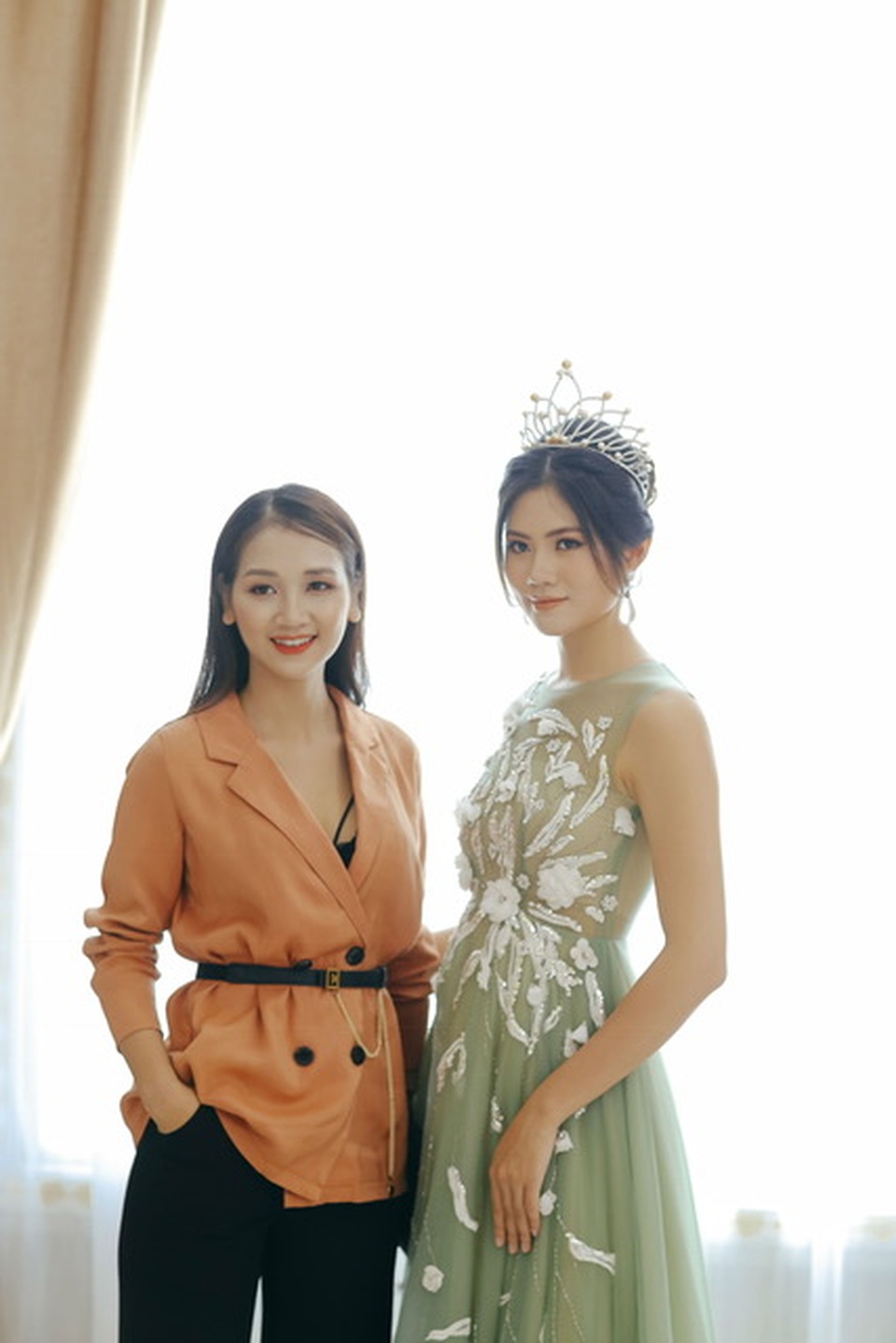 Vũ Hương Giang tiết lộ lí do “lặn mất tăm” sau khi nhận vương miện Hoa khôi - 2 Vũ Hương Giang tiết lộ lí do “lặn mất tăm” sau khi nhận vương miện Hoa khôi - 2