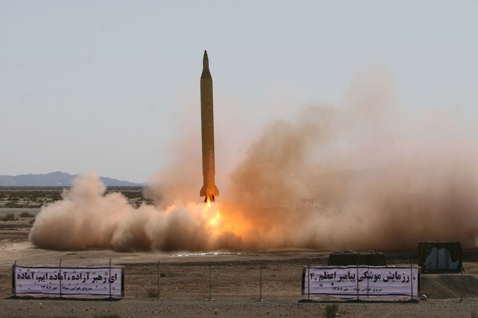 Iran bị nghi thử tên lửa đạn đạo bay xa 1.000 km - 1 Iran bị nghi thử tên lửa đạn đạo bay xa 1.000 km - 1