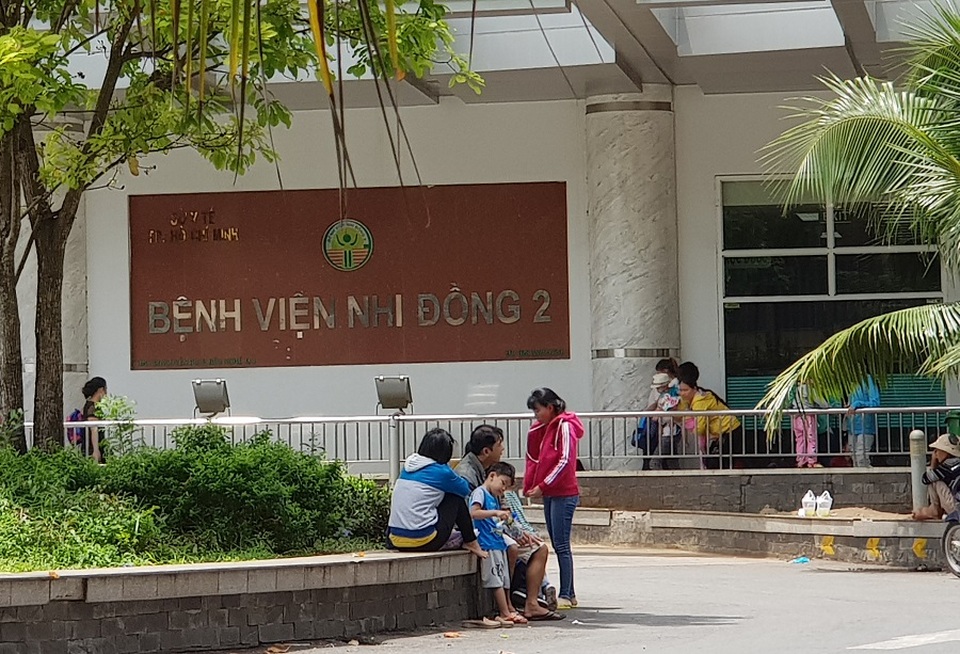 Bé gái nhập viện cấp cứu vì bác sĩ kê toa… nhầm thuốc - 1