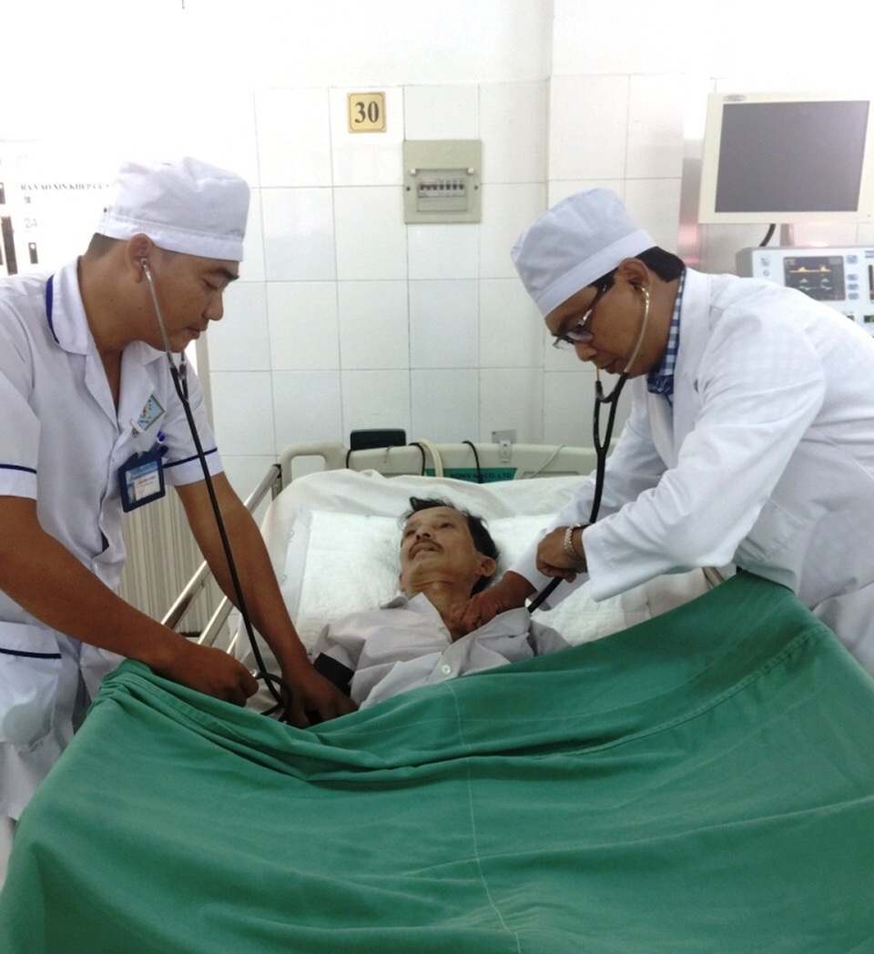 cap cuu.jpg Bệnh nhân Trần Văn Vui đã được các bác sĩ của hai Bệnh viện Sóc Trăng và Cần Thơ cứu sống