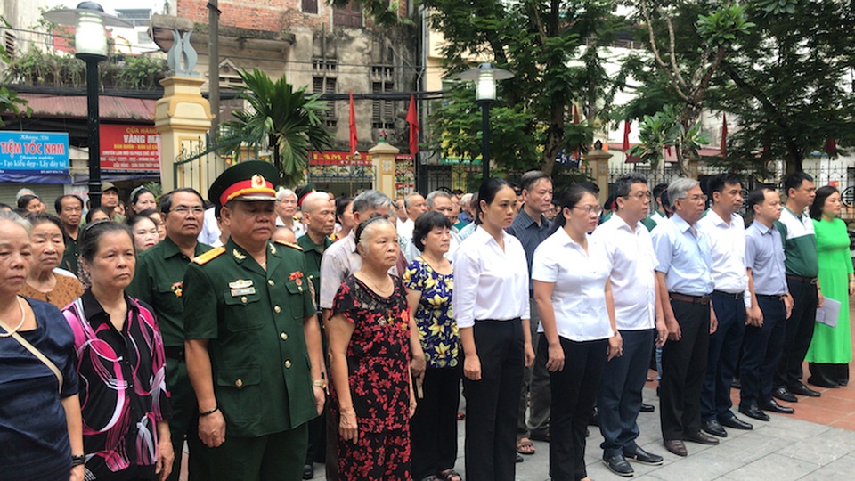Trường Cao đẳng Dược Hà Nội I trao quà tri ân các gia đình chính sách - 1 Trường Cao đẳng Dược Hà Nội I trao quà tri ân các gia đình chính sách - 1