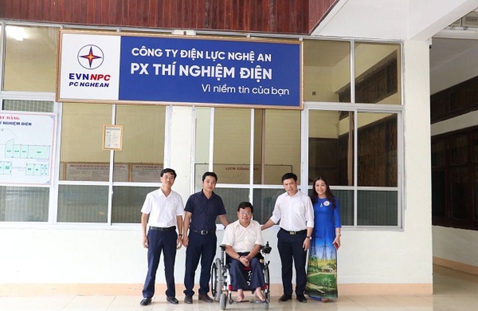 Người công nhân khuyết tật Vũ Thanh Hồng - tấm gương vượt lên số phận - 6 Người công nhân khuyết tật Vũ Thanh Hồng - tấm gương vượt lên số phận - 6