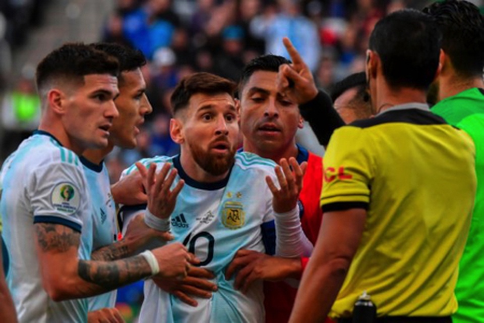 Cổ động viên Barcelona lo lắng khi Messi… vui vẻ nghỉ dưỡng - 3 Cổ động viên Barcelona lo lắng khi Messi… vui vẻ nghỉ dưỡng - 3