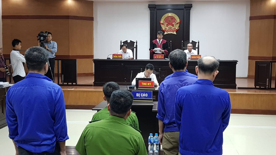 Hưng “kính” bị tuyên phạt 48 tháng tù - 2 Hưng “kính” bị tuyên phạt 48 tháng tù - 2