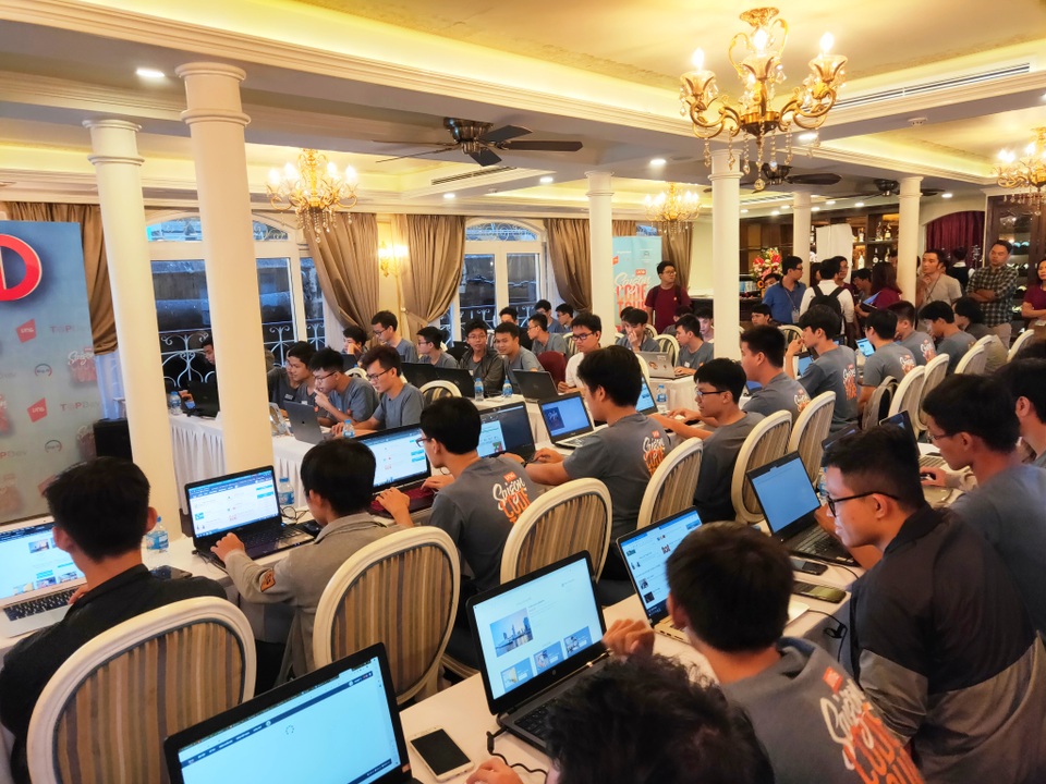 Chàng trai Huế đam mê tin học từ lớp 7 giành ngôi quán quân Saigon Code Tour 2019 - 2 Chàng trai Huế đam mê tin học từ lớp 7 giành ngôi quán quân Saigon Code Tour 2019 - 2
