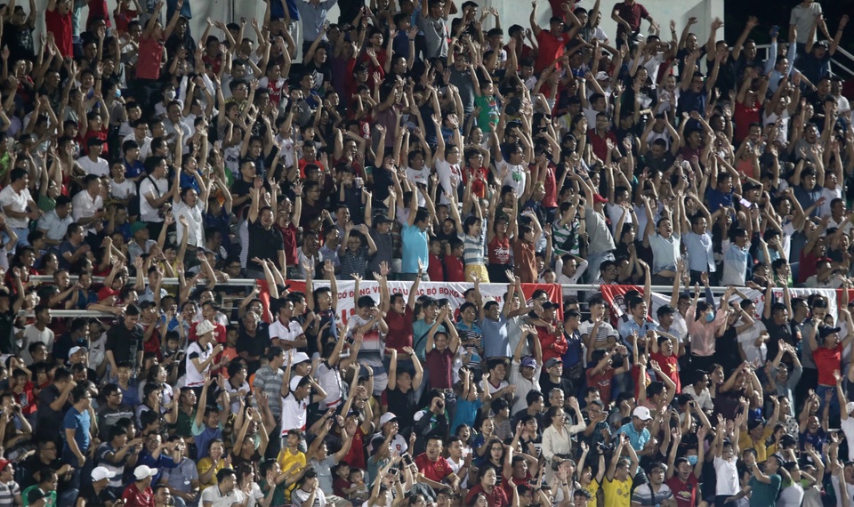 Lần đầu tiên sau 7 năm, sân Thống Nhất chật kín khán giả ở V-League - 10 Lần đầu tiên sau 7 năm, sân Thống Nhất chật kín khán giả ở V-League - 10